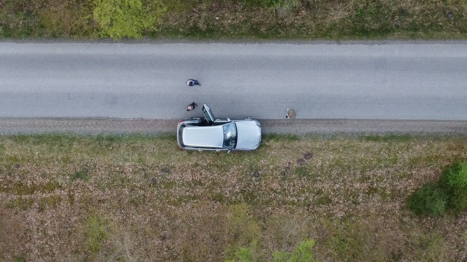Metoda na oponę i na lusterko - jak oszuści okradają turystów na drogach
